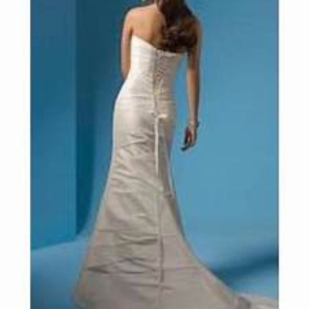 ALFRED ANGELO 701 DIAMOND WHITE  size 10